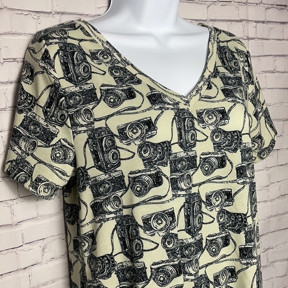 LuLaRoe Short Sleeve Camera Print V-Neck Top Size Medium - Picture 2 of 6